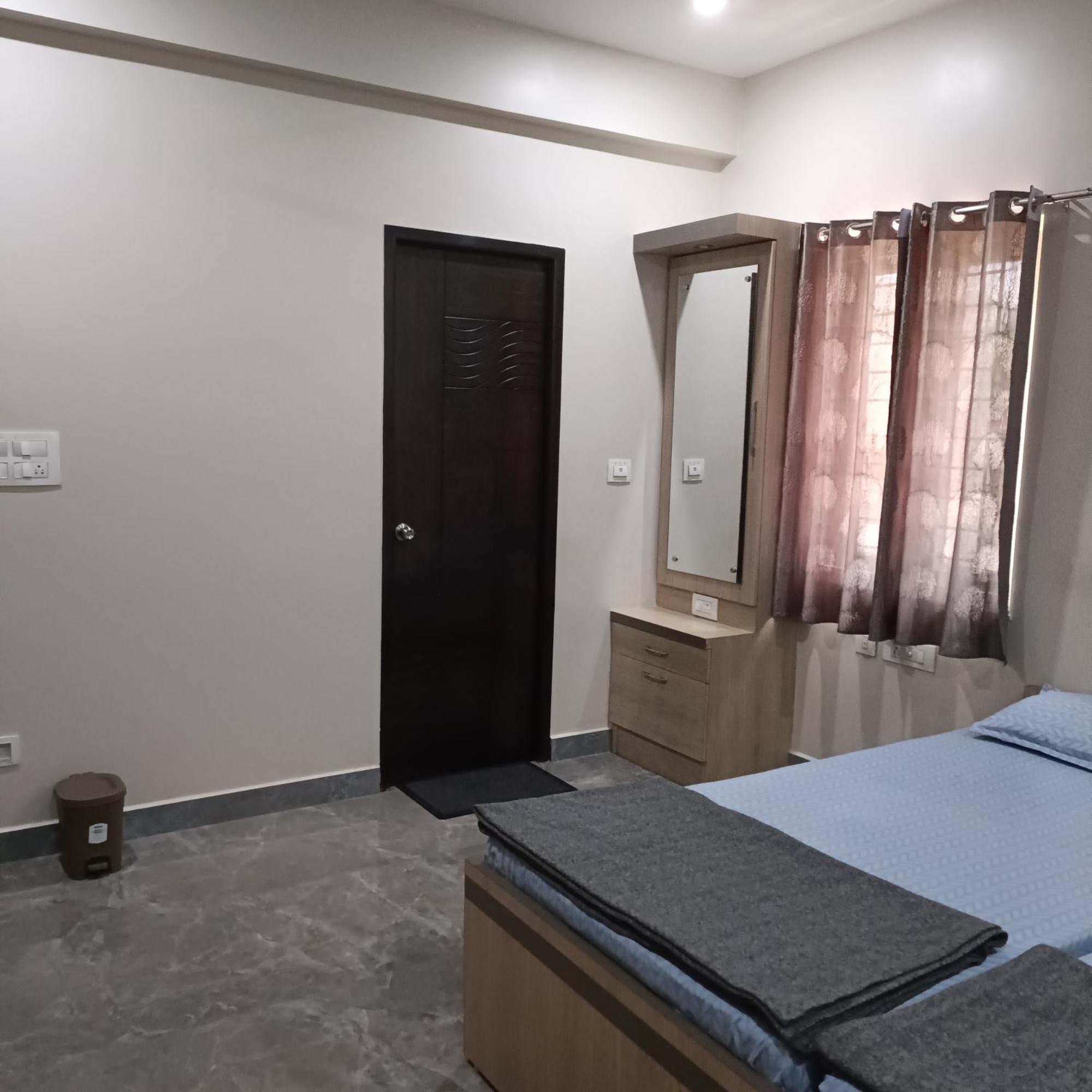 Sukrithi Premium Serviced - F2 Apartment *