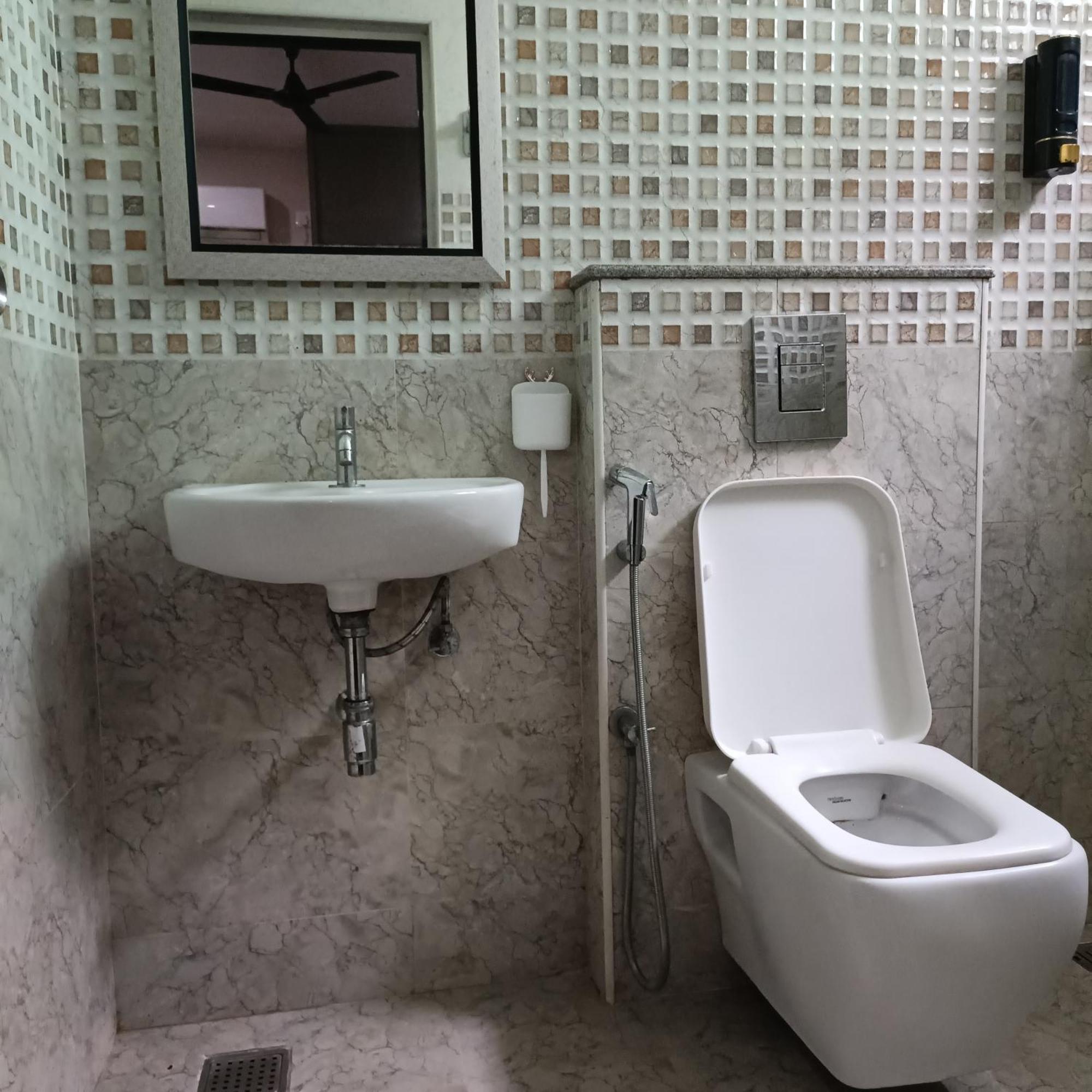 Sukrithi Premium Serviced - F2 Apartment *